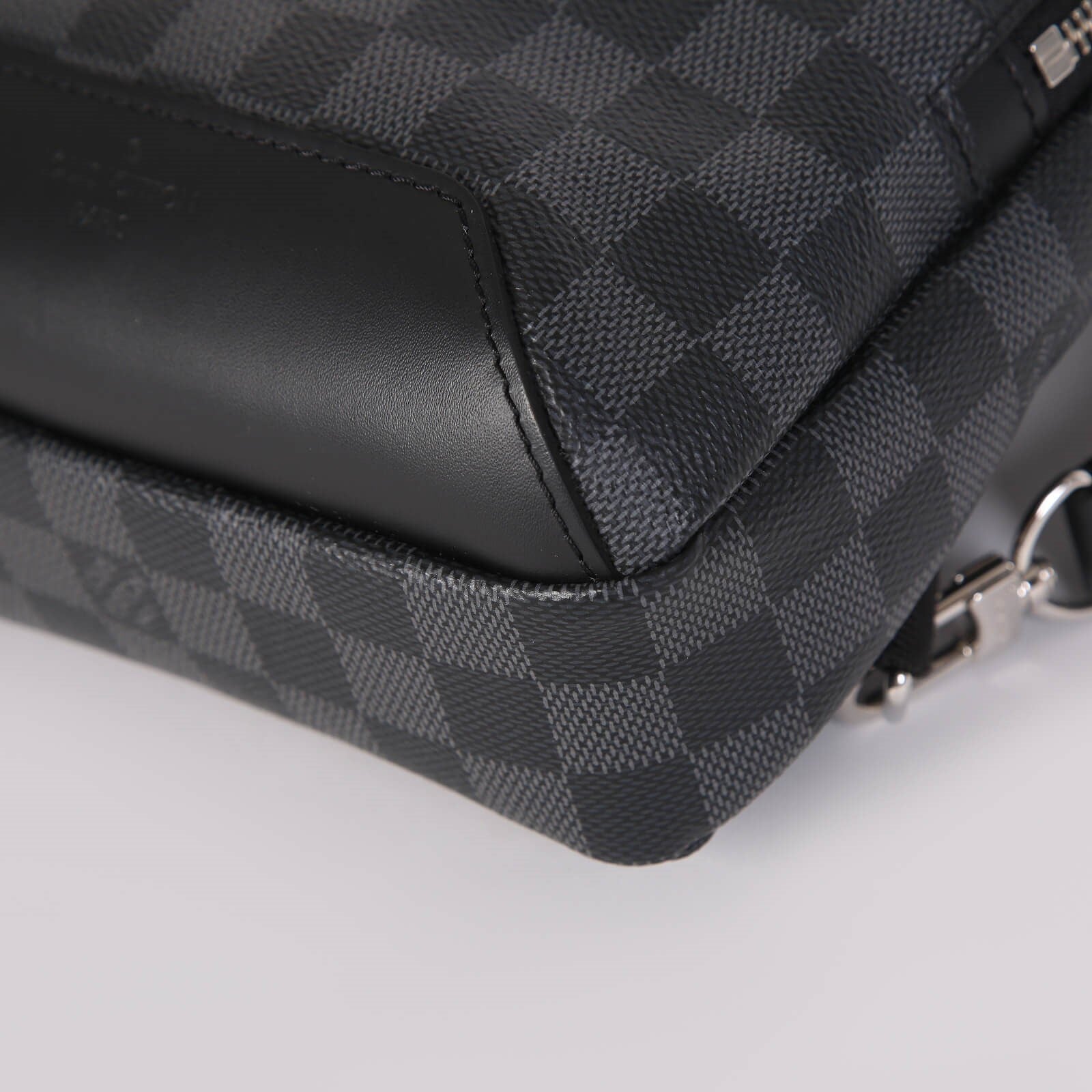 Louis Vuitton Damier Graphite Avenue Slingbag Crossbody - Black