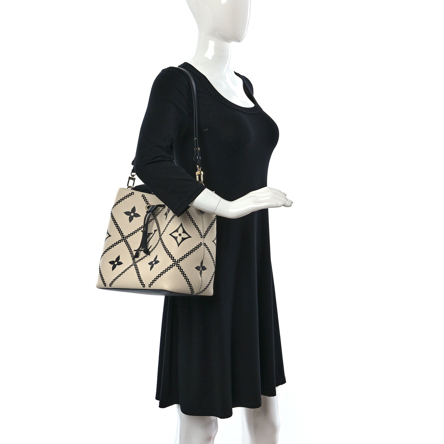 Louis Vuitton Giant Broderies NéoNoé MM Bucket Bag - White